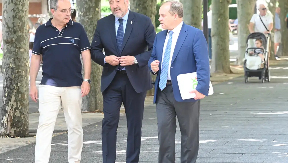 El presidente de las Cortes, Carlos Pollán, visita la sede de la Delegación Territorial de la Junta en Burgos