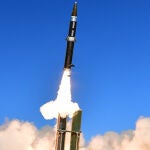 Test de vuelo del nuevo sistema de lanzamiento de misiles hipersónicos de DARPA.