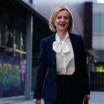 Liz Truss llega a los estudios de Channel 4 de Stratford para participar en el primer debate entre los aspirantes a convertirse en el nuevo líder "tory"