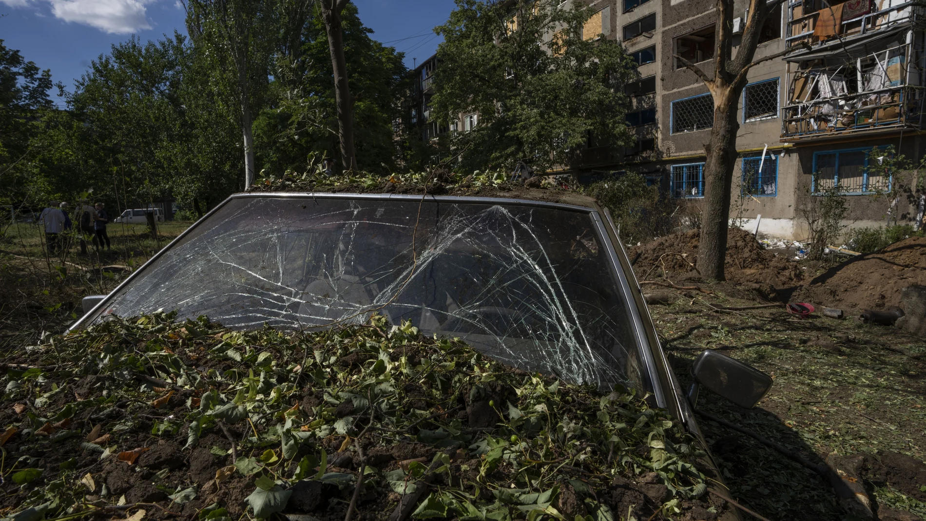 Un coche abandonado tras el bombardeo en Konstantinovka, en la región de Donetsk, hoy