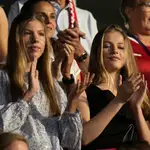  La Princesa Leonor y la Infanta Sofía apoyan a la selección española femenina de fútbol en Londres