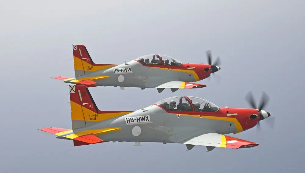 Dos de los nuevos aviones de entrenamiento &quot;Pilatus&quot;