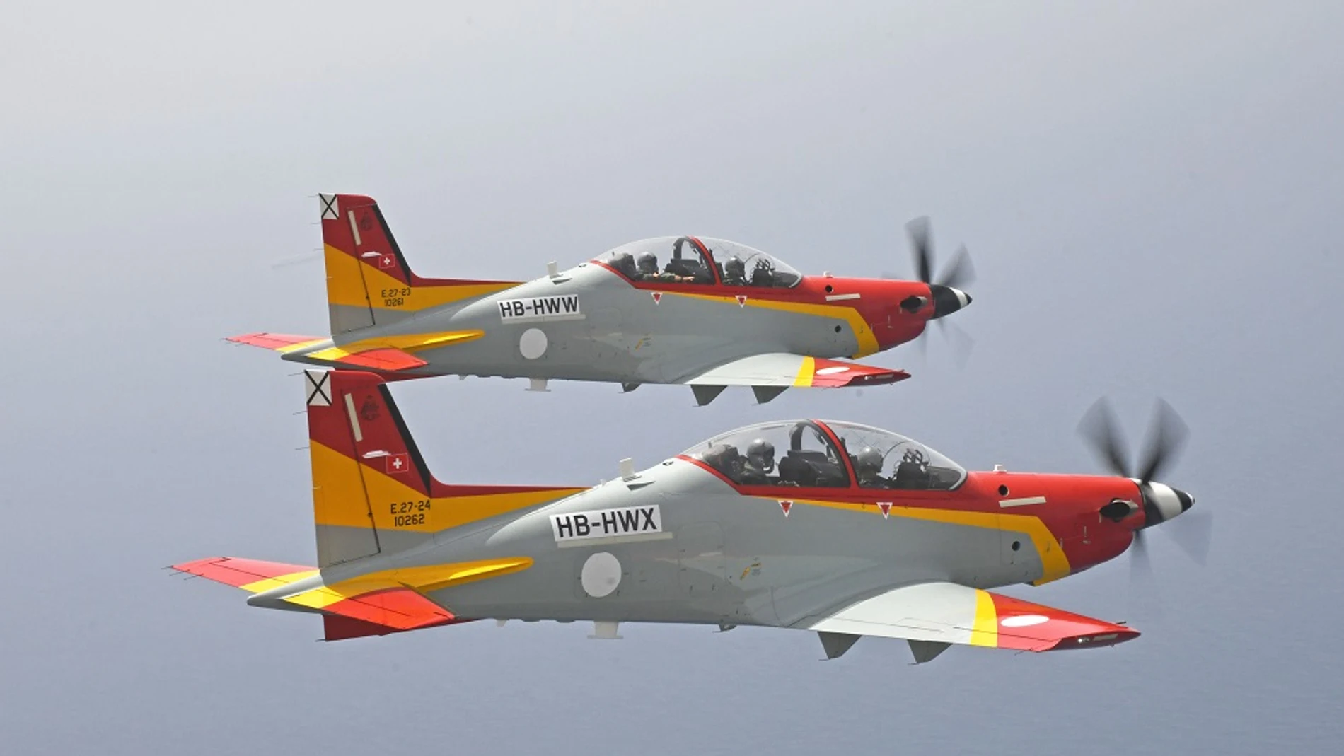 Dos de los nuevos aviones de entrenamiento "Pilatus"