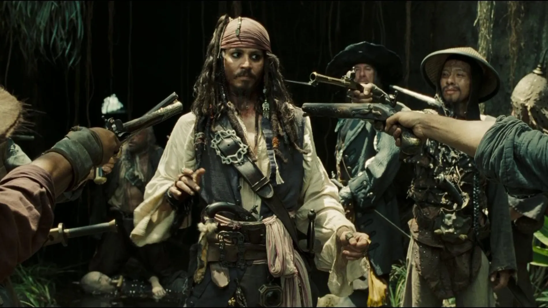 Jack Sparrow (Johnny Depp), en el centro, protagoniza la famosa saga cinematográfica «Piratas del Caribe», cuyos derechos pertenecen a Disney