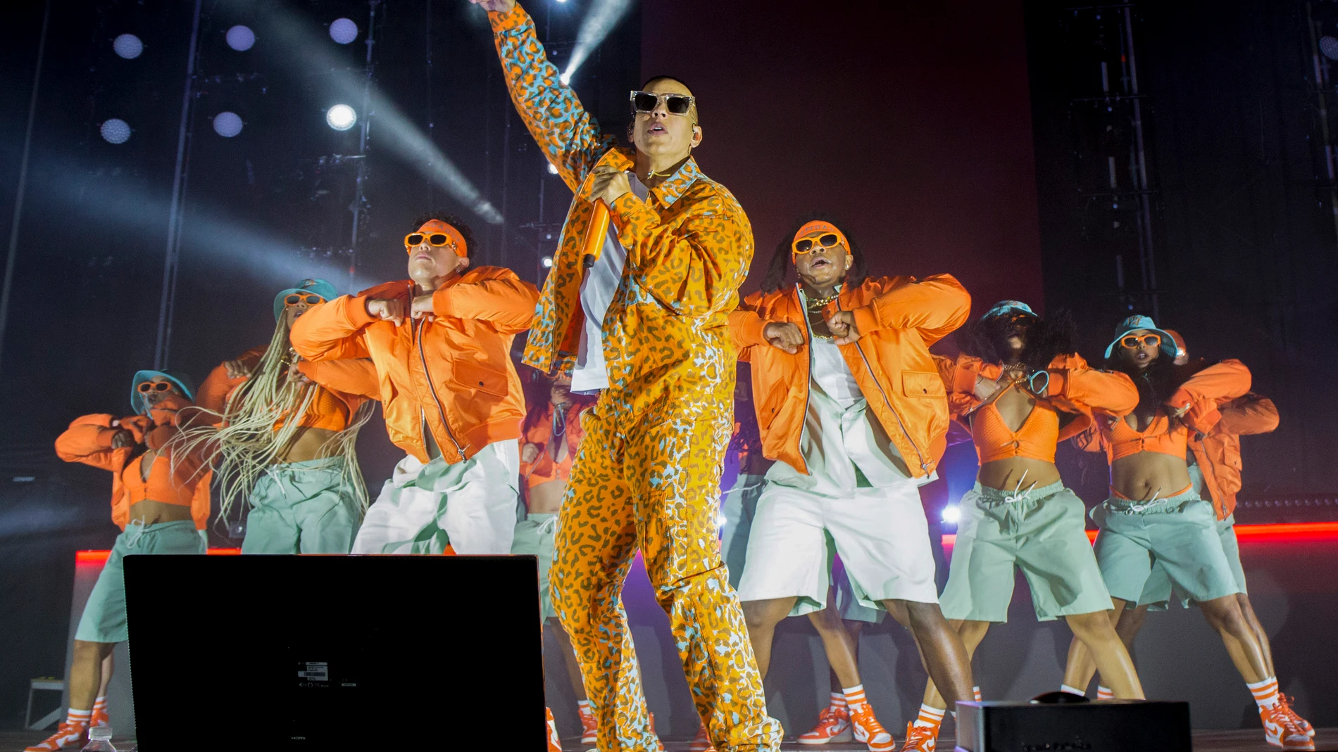 El que para muchos es el "Rey del Reguetón", Daddy Yankee, se ha despedido este sábado del público español en el festival "Puro Latino" de Torremolinos, único concierto en España que el puertorriqueño ha incluido en su gira "La última vuelta". EFE/ Álvaro Cabrera