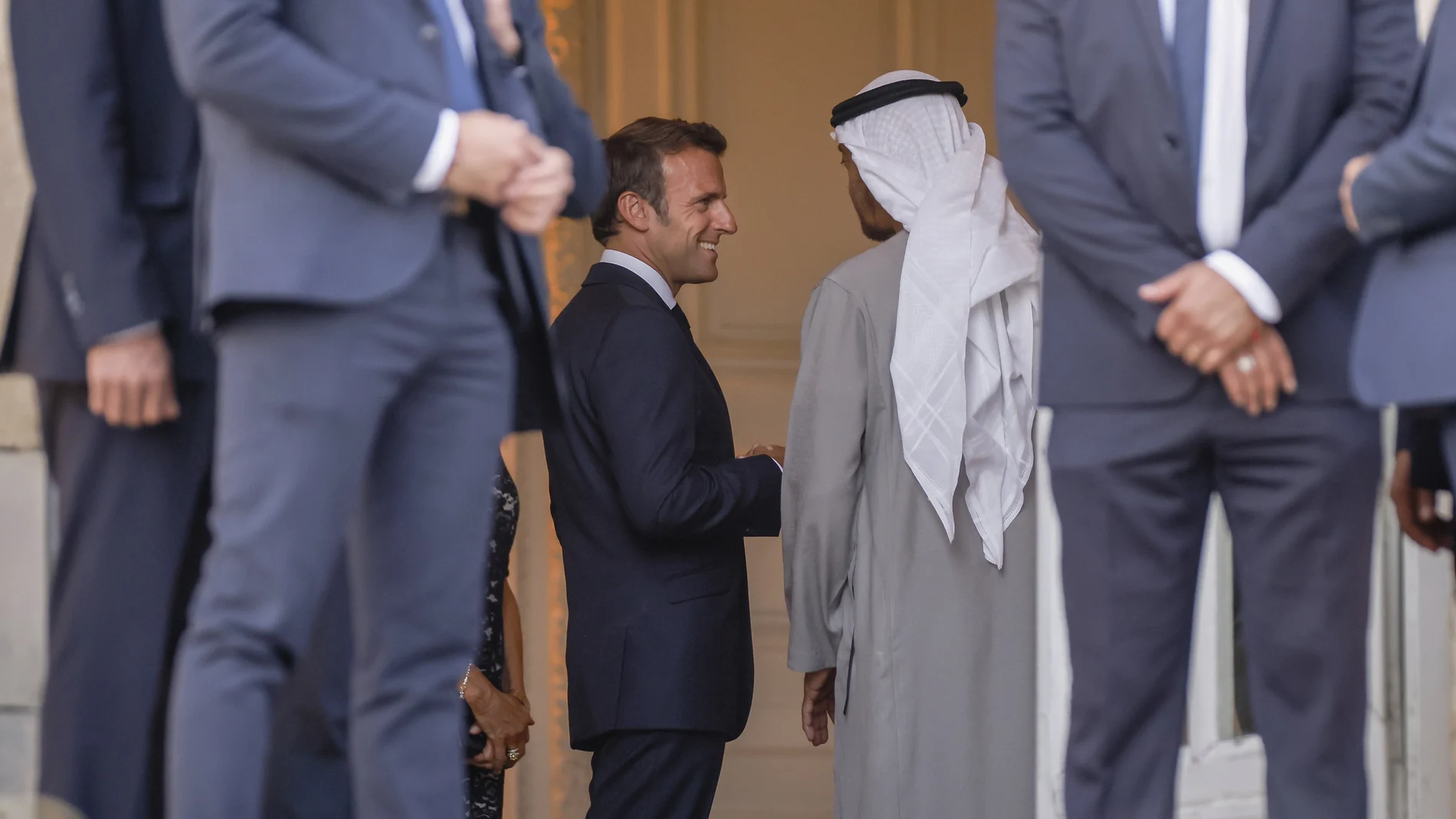 El presidente francés Emmanuel Macron, y el jeque emiratí Mohammed Bin Zayed en París
