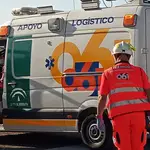  Un hombre muere al caerle encima un vehículo que estaba reparando en Algeciras