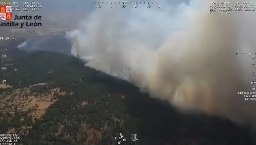Captura de un vídeo difundido por la Junta de Castilla y León en el incendio de Cebreros (Ávila)