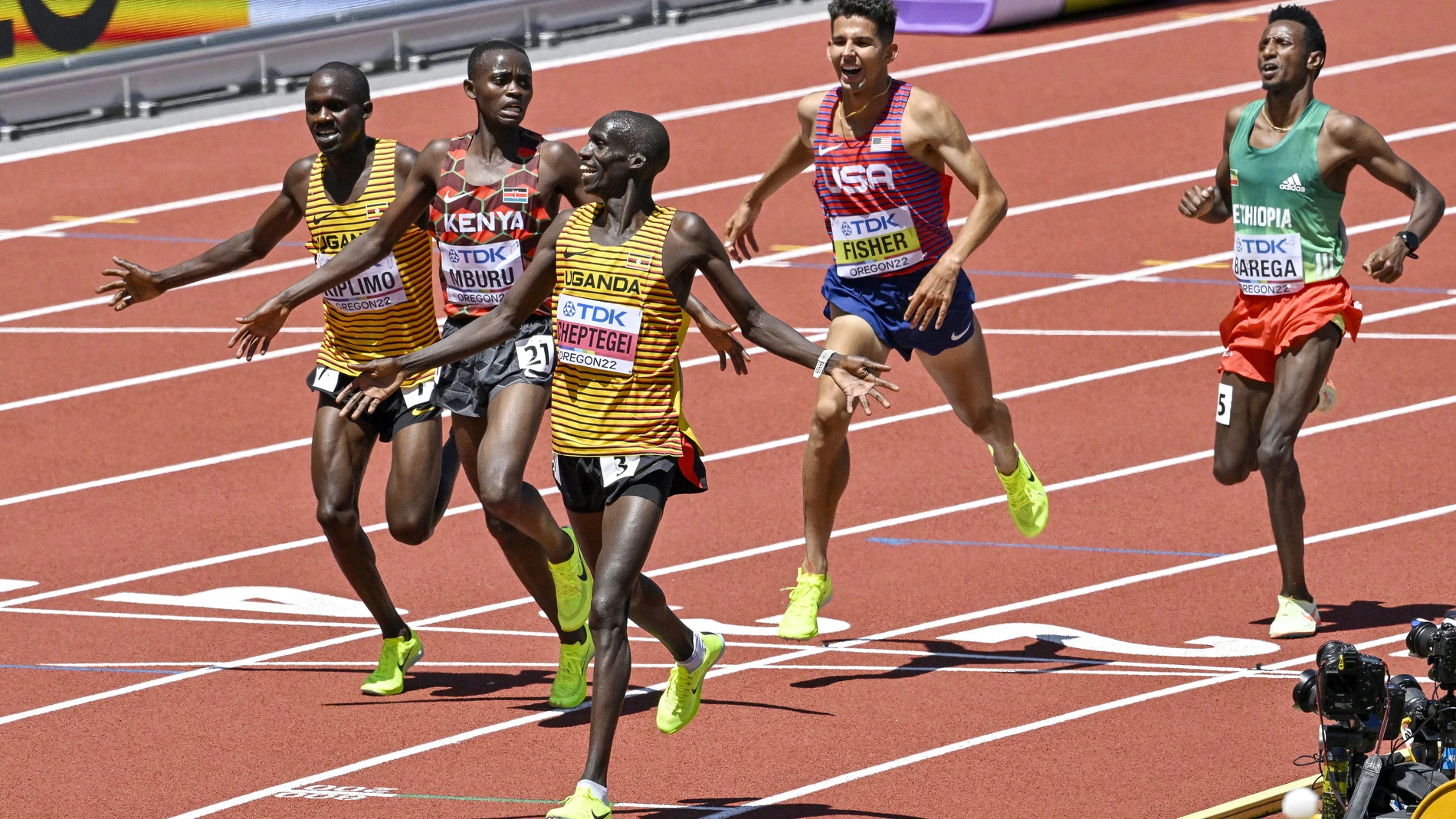 Joshua Cheptegei, Stanley Waithaka Mburu y Jacob Kiplimo han sido los ganadores de los 10.000 metros lisos en el Mundial de Oregón.