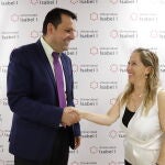 Julieta Vélez Belmonte, directora de la Escuela de Psicología de la Universidad Anáhuac Puebla, en México, junto a Fermín Carrillo, vicerrector de Relaciones Internacionales e Institucionales de la Universidad Isabel I