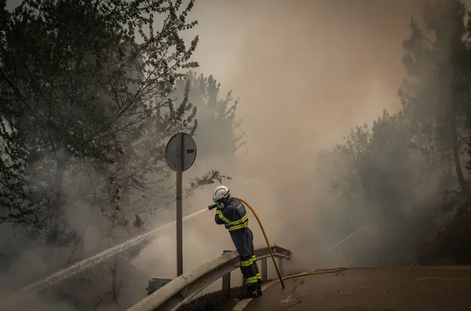 Localizan el cuerpo sin vida de un hombre mientras extinguían un incendio forestal en Avión (Ourense)