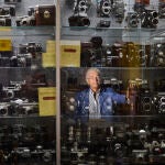 Jose Luís Mur levantó Fotocasión, la mayor tienda especializada de Europa, desde un puesto en el Rastro