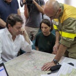 El presidente de la Junta de CyL, Alfonso Fernández Mañueco, visita el Puesto de Mando Avanzado en el incendio de Cebreros, Ávila