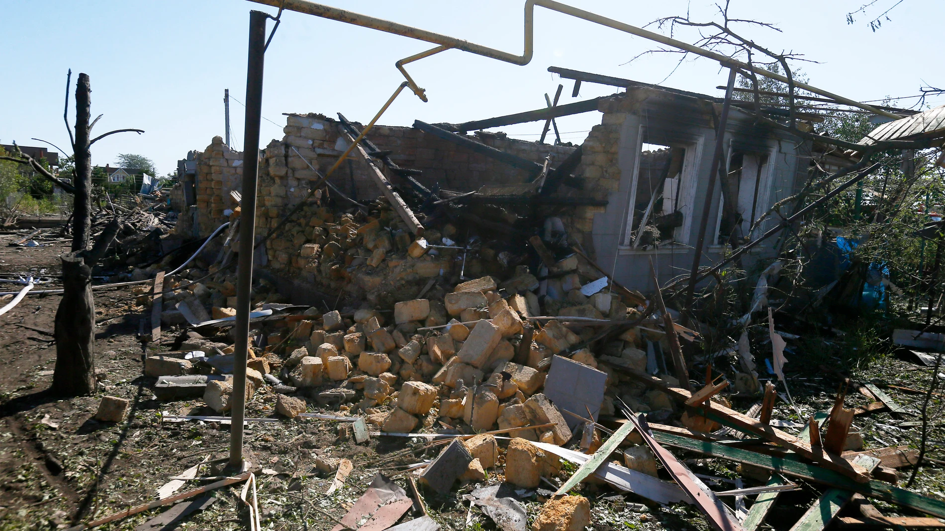 Odesa, Ucrania: Se ve un edificio dañado tras un ataque ruso con cohetes en un pueblo de la región de Odesa. El último ataque contra la ciudad portuaria antes del de hoy fue el 19 de julio