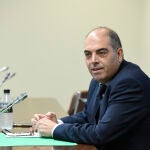 El presidente de la asociación de autónomos ATA, Lorenzo Amor, durante una rueda de prensa. EFE/Víctor Lerena