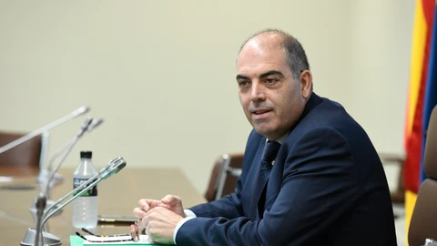 El presidente de la asociación de autónomos ATA, Lorenzo Amor, durante una rueda de prensa. EFE/Víctor Lerena