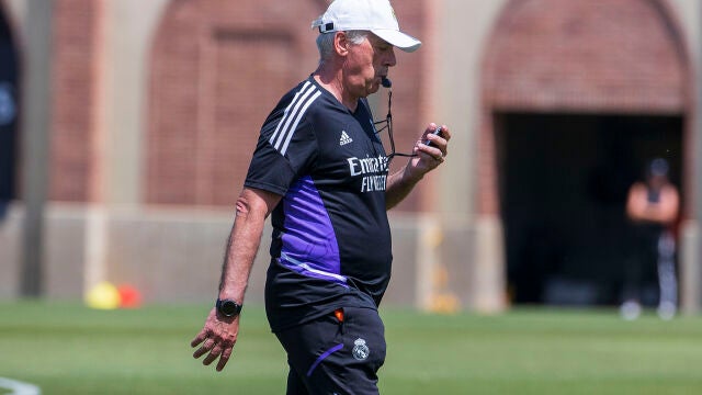 El entrenador del Real Madrid, Carlo Ancelotti, durante un entrenamiento de pretemporada.