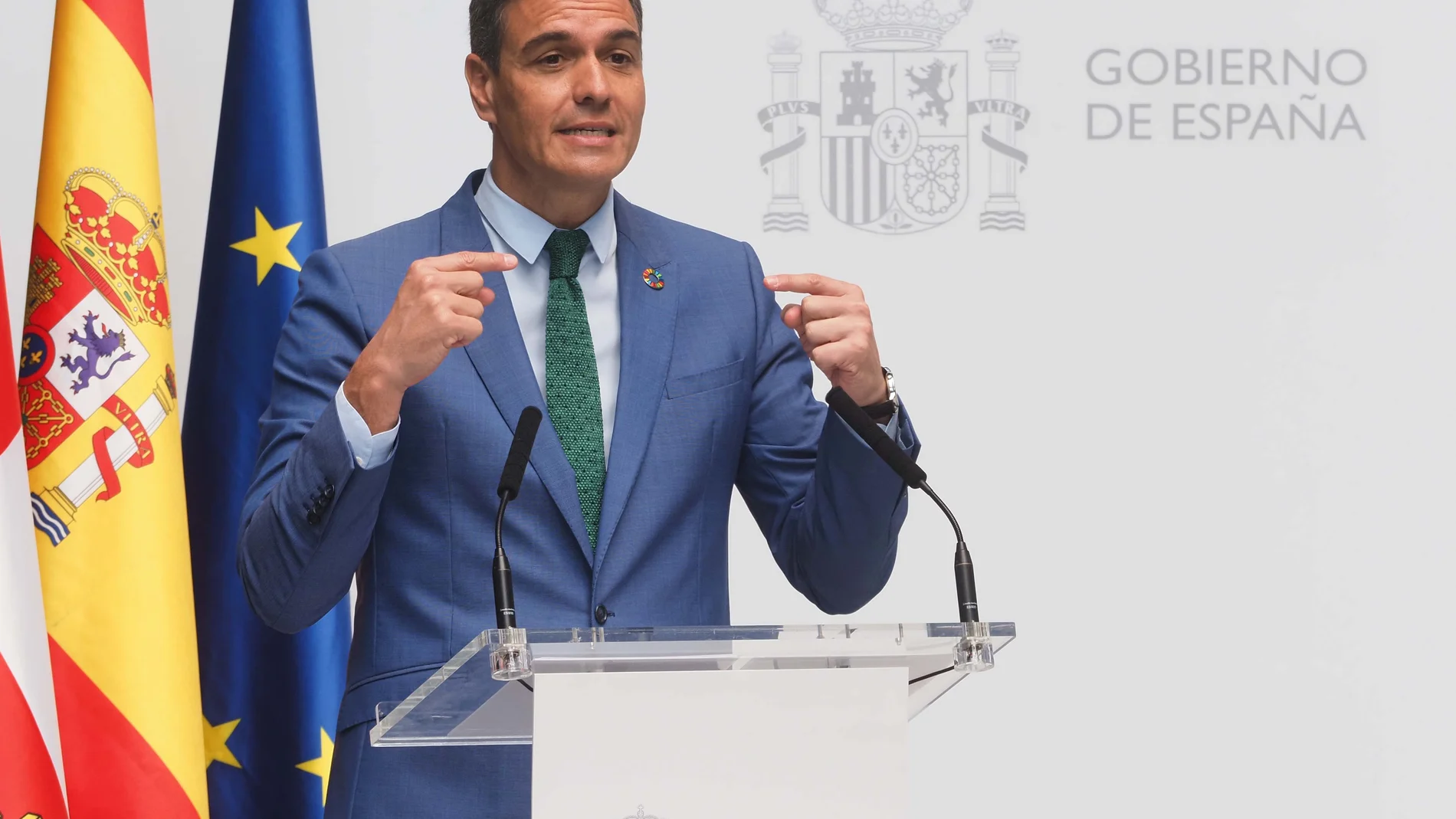 El presidente del gobierno español, Pedro Sánchez, interviene durante la inauguración de la Línea de Alta Velocidad Madrid-Burgos.