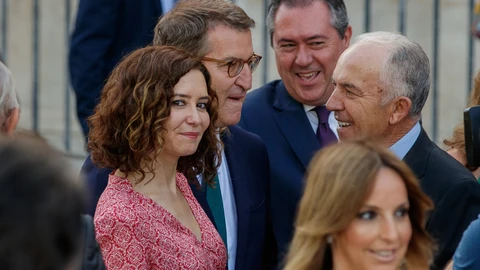 La presidenta de la Comunidad de Madrid, Isabel Díaz Ayuso; del PP, Alberto Núñez Feijóo, y el líder del PSOE andaluz, Juan Espadas