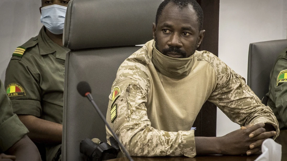 La junta militar de Mali suspende las actividades de los partidos políticos y silencia a la prensa