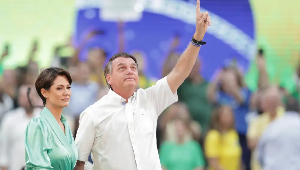 El presidente de Brasil, Jair Bolsonaro, y su esposa Michele Bolsonaro participan en la convención nacional del Partido Liberal, hoy, en el Maracanãzinho de Río de Janeiro
