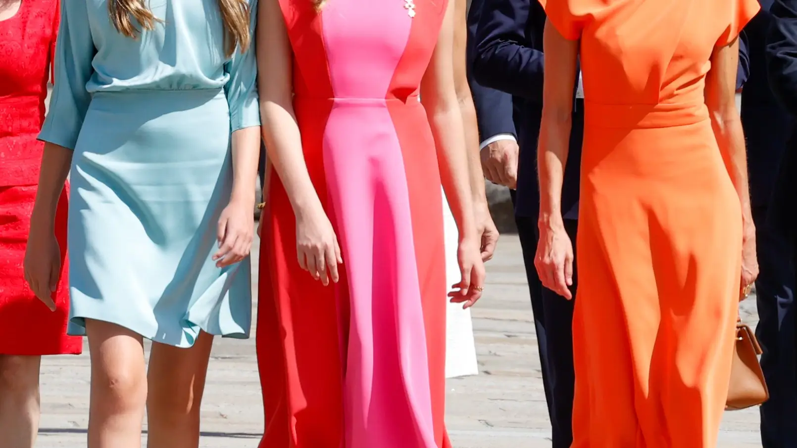 La Reina Letizia junto a sus hijas en Santiago de Compostela.