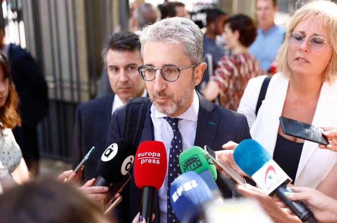 El conseller de Hacienda y Modelo Económico de la Generalitat Valeciana, Arcadi España atiende a la prensa a su llegada al Consejo de Política Fiscal y Financiera (CPFF)