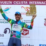 El ciclista italiano del equipo Israel, Giacomo Nizzolo, vencedor y líder tras la primera etapa de la XXXVI Vuelta Ciclista Internacional Castilla y León, disputada este miércoles entre Benavente y Morales del Vino (Zamora)