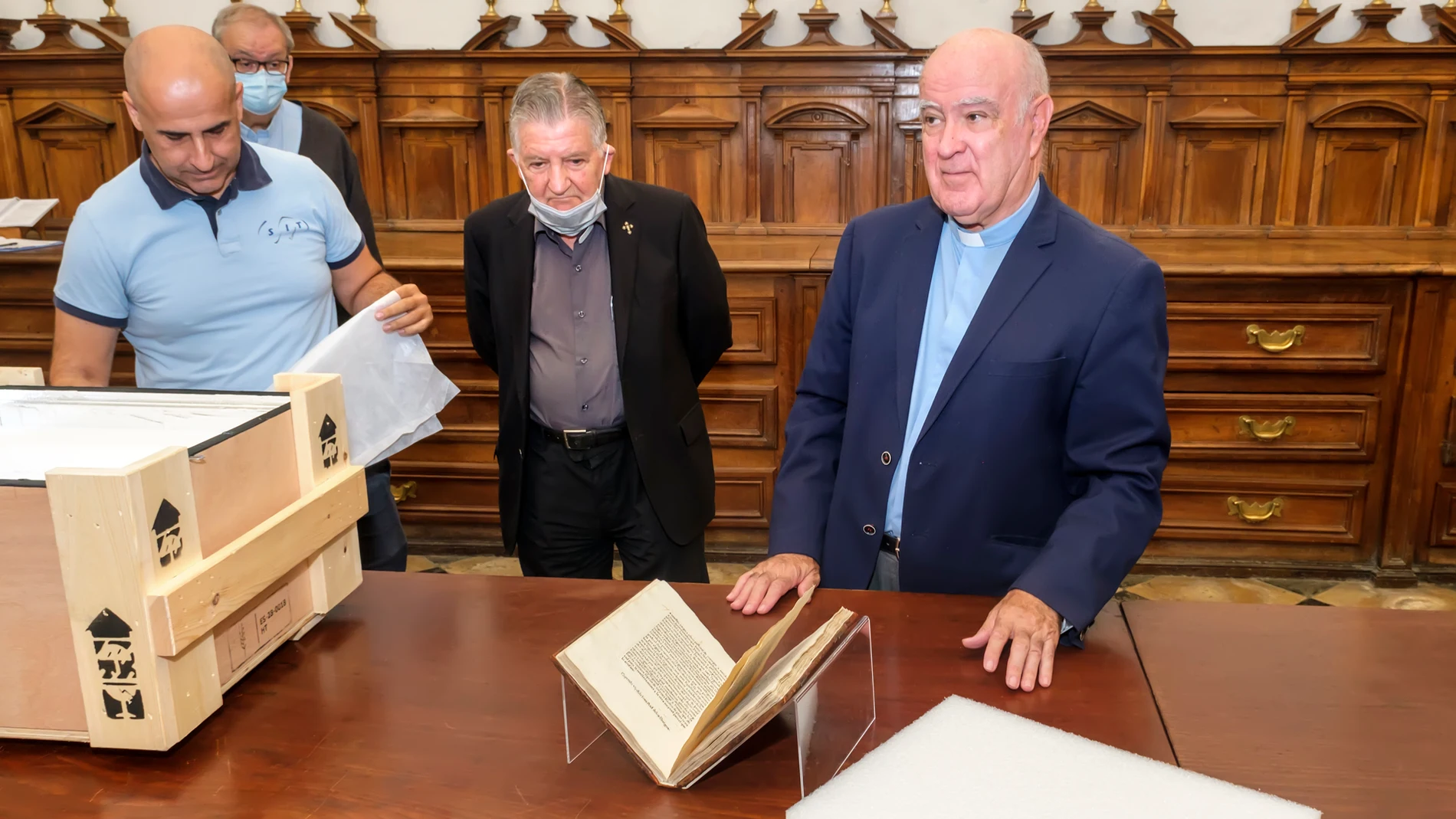 Acto de entrega del Sinodal de Aguilafuente desde la Biblioteca Nacional de España (BNE) a la Catedral de Segovia