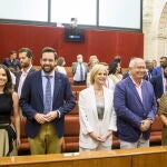 Los senadores andaluces María José Rodríguez de Millán (VOX) (i), Victor González (PSOE), María José García-Pelayo (c), Javier Arenas (2d) y Teresa Ruiz-Sillero (d), por el Partido Popular