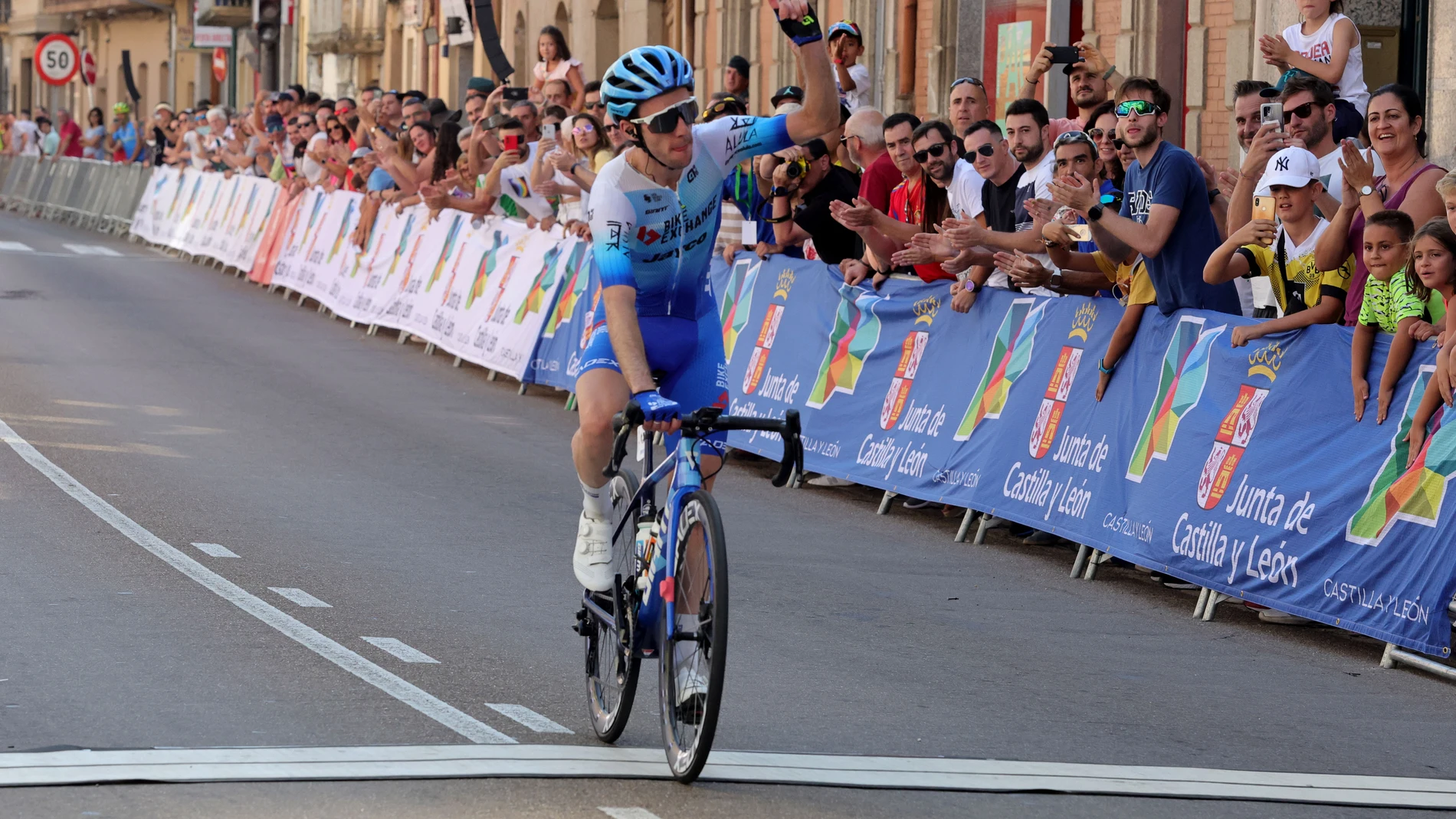 El británico Simon Yates (BikeExchange-Jayco) la victoria final en la XXXVI Vuelta ciclista Internacional a Castilla y León