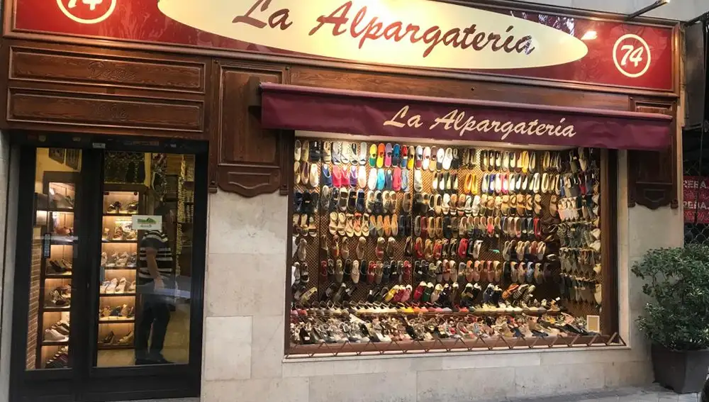 Tienda La Alpargataría, en la Calle García de Paredes 74, Madrid