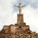 El Cristo en lo alto del castillo de Monteagudo (Murcia)