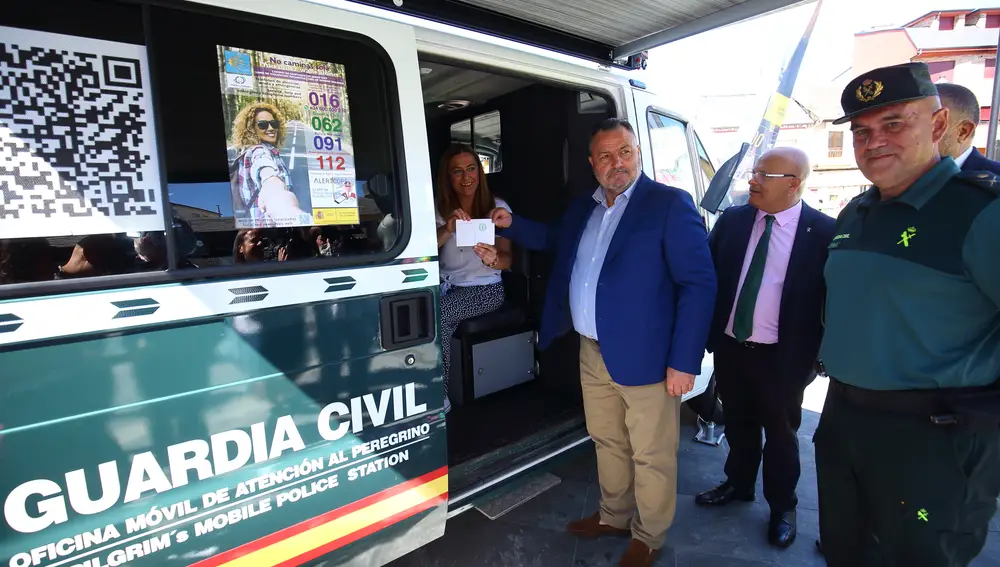La delegada del Gobierno en Castilla y León, Virginia Barcones, durante la presentación en Camponaraya (León), de los medios activados por la Guardia Civil en 2022 para la seguridad del Camino de Santiago y la campaña ‘No camines sola’