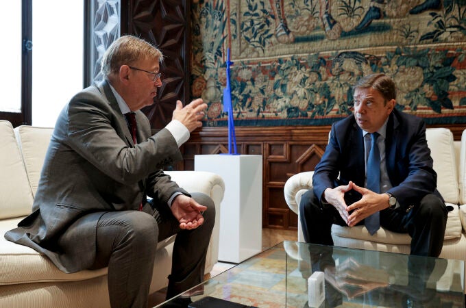 El presidente de la Generalitat, Ximo Puig, se reúne con el ministro de Agricultura, Pesca y Alimentación, Luis Planas
