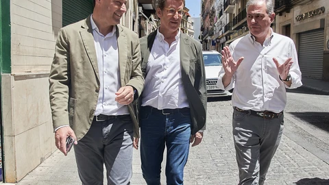 Juanma Moreno, Alberto Núñez Feijóo y José Luis Sanz