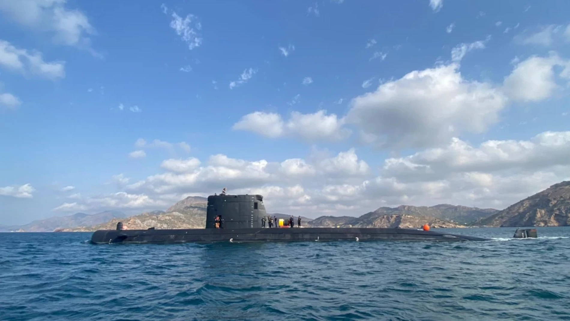 Imágenes del submarino español Galerna durante su inmersión