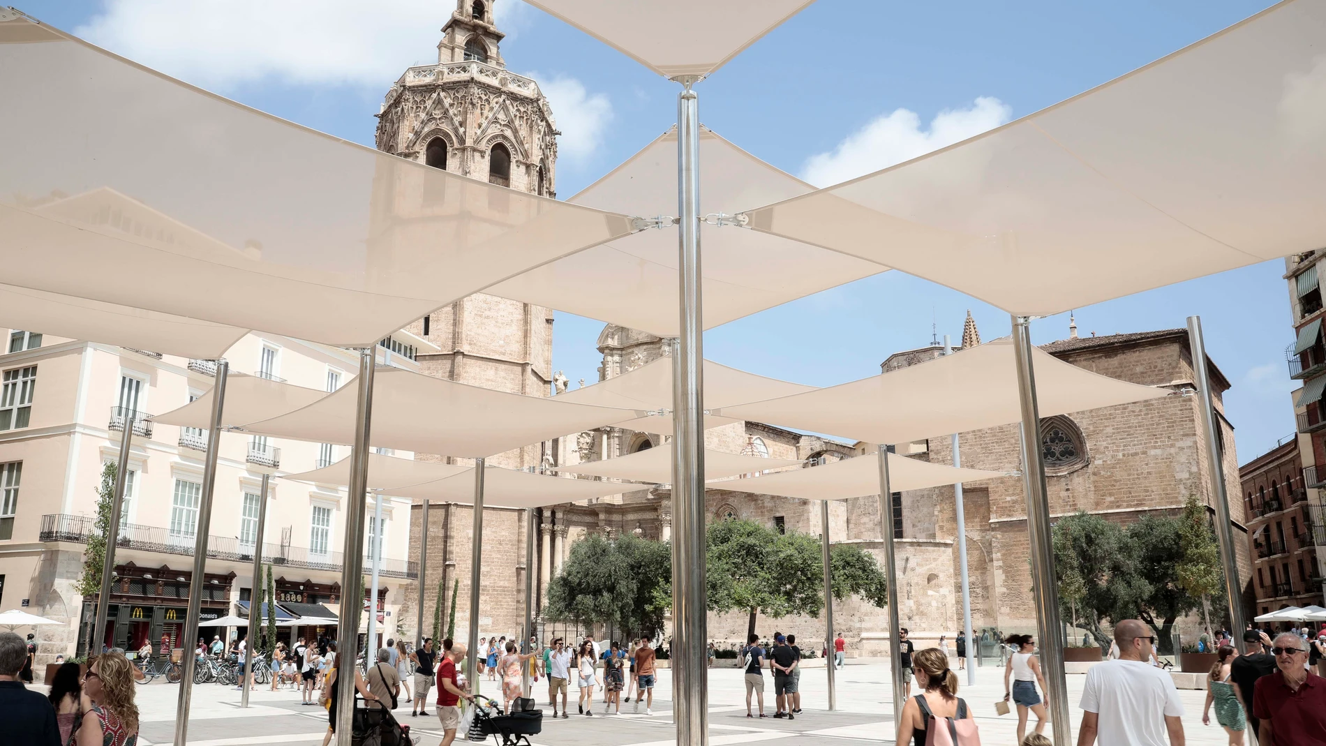 Ambiente en la Plaza de la Reina de Valencia