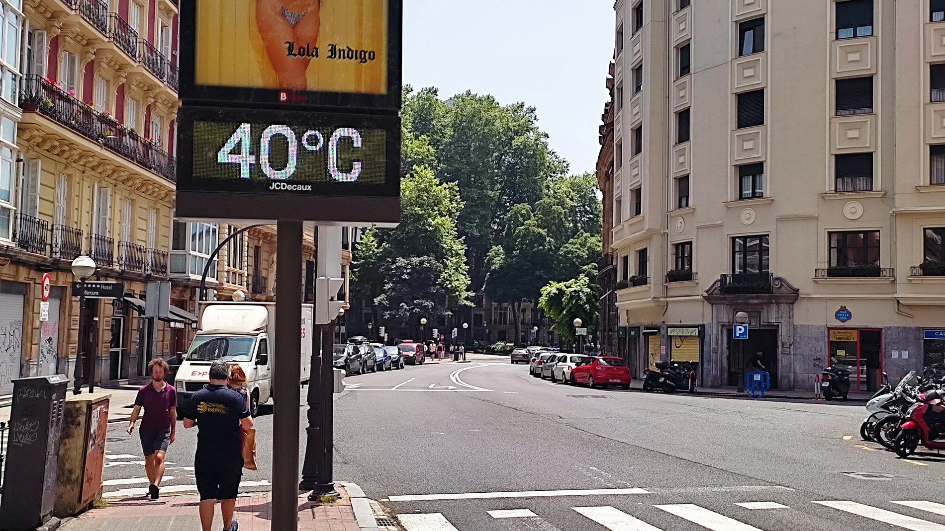 Un termómetro marca 40 ºC en un céntrica calle de Bilbao