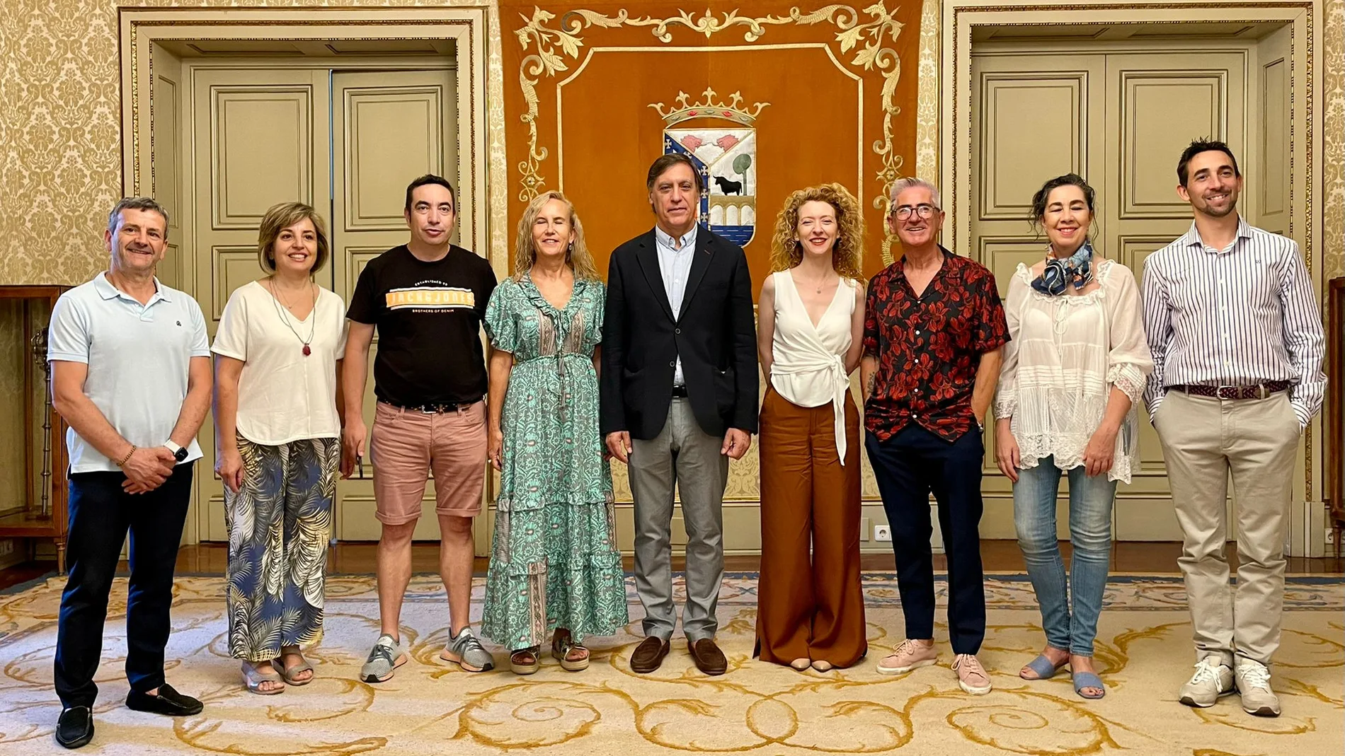 El alcalde Carlos García Carbayo presenta el I Festival Internacional de Folclore de Salamanca