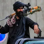 La seguridad de los talibanes monta guardia en el barrio donde un ataque de un dron estadounidense mató al líder de Al Qaeda, Ayman al Zawahiri