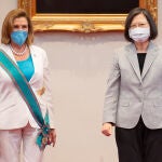La presidenta de la Cámara de Representantes de Estados Unidos, Nancy Pelosi, y la presidenta de Taiwán, Tsai Ing-wen