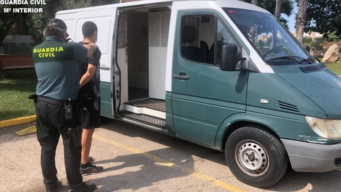 La Guardia Civil en un momento de una detención.