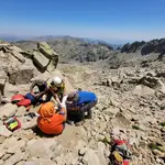  Arduo rescate de un montañero de 50 años en el abulense Pico Almanzor