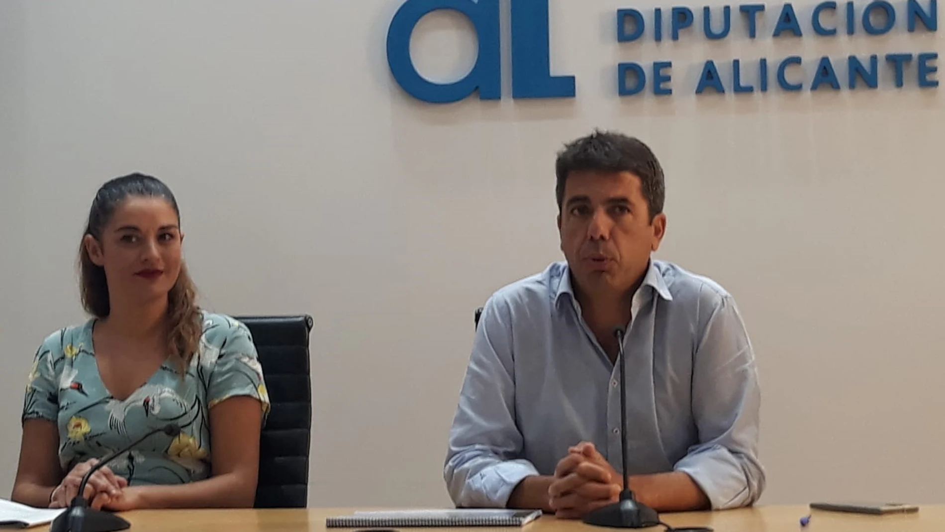La consellera Mireia Mollà y el presidente de la Diputación de Alicante, Carlos Mazón