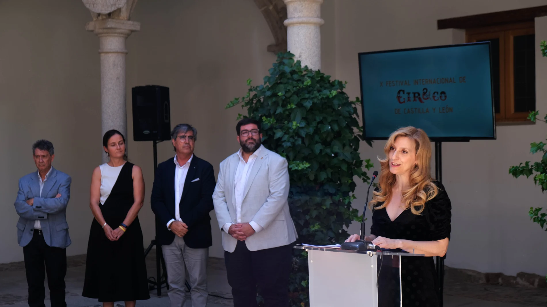La viceconsejera de Acción Cultural, Mar Sancho, presenta la décima edición del Festival Internacional de Circo en Castilla y León junto a Sánchez Cabrera y Carlos Tapia