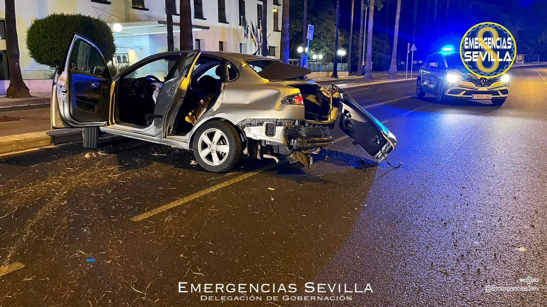 Colisión en Sevilla el pasado día 4 contra un árbol de un coche conducido por un joven que duplicaba la tasa de alcoholemia