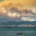  El menos 700 evacuados de un camping en La Coruña por un incendio forestal