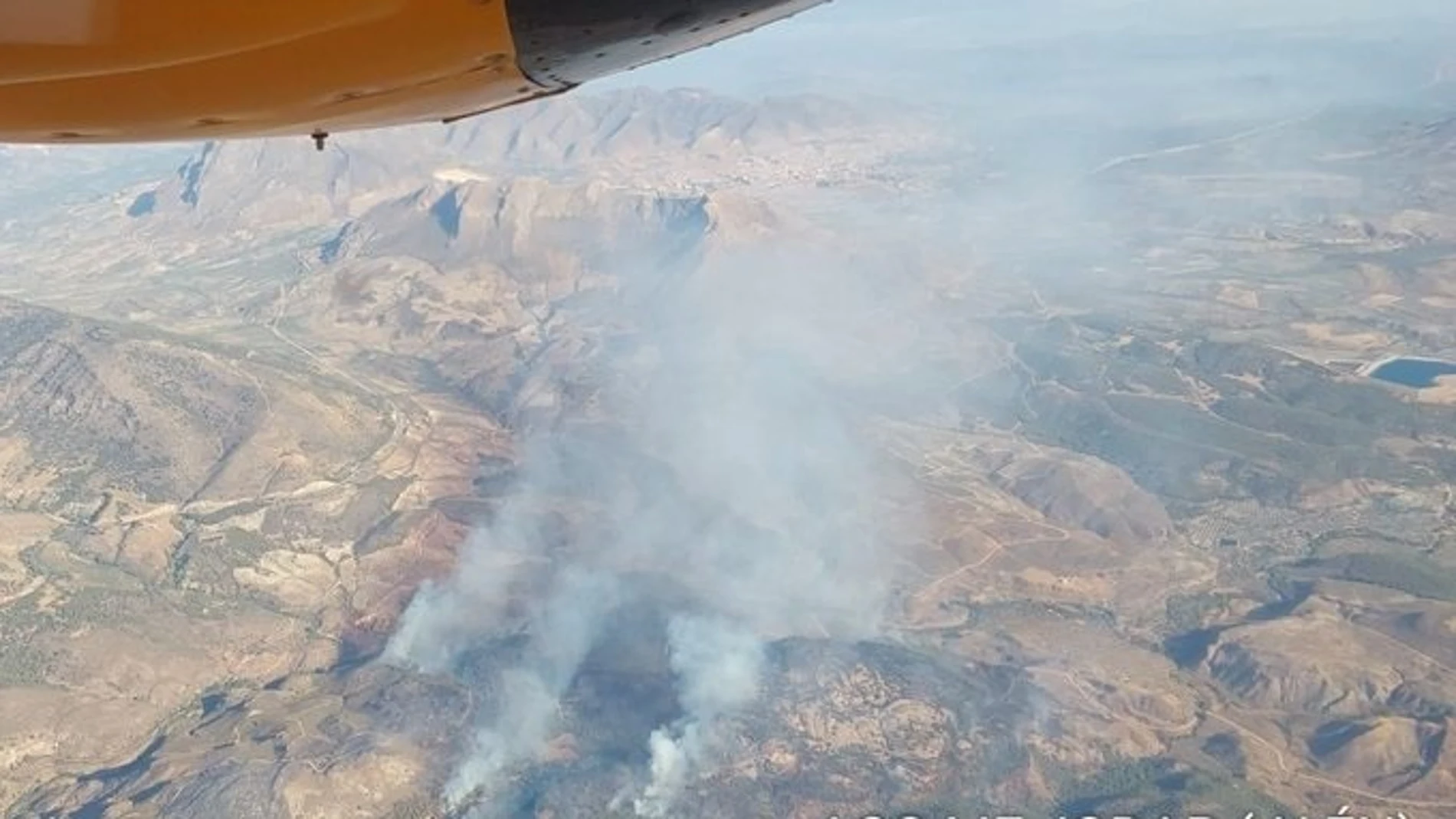 Vista aérea del incendio de Jódar. INFOCA