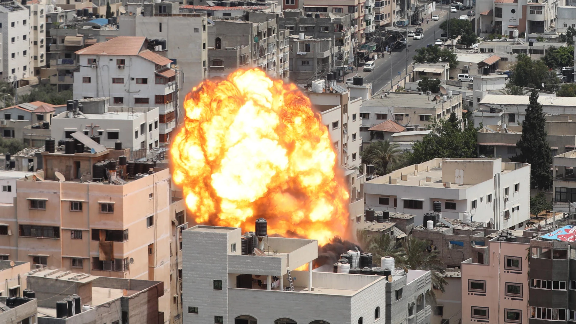 Un incendio tras un ataque israelí en Ciudad de Gaza